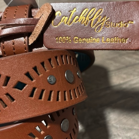 Catchfly Genuine Leather,hammered stud,laser cutout,removable pewter tone buckle - Picture 11 of 11